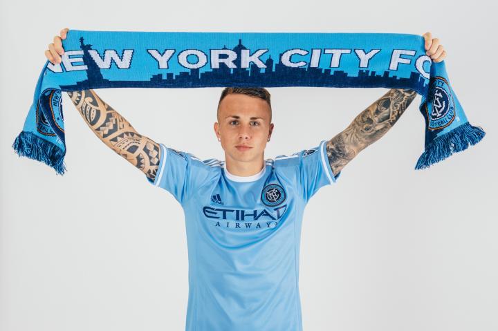 Angelino con la maglia del New York City fc